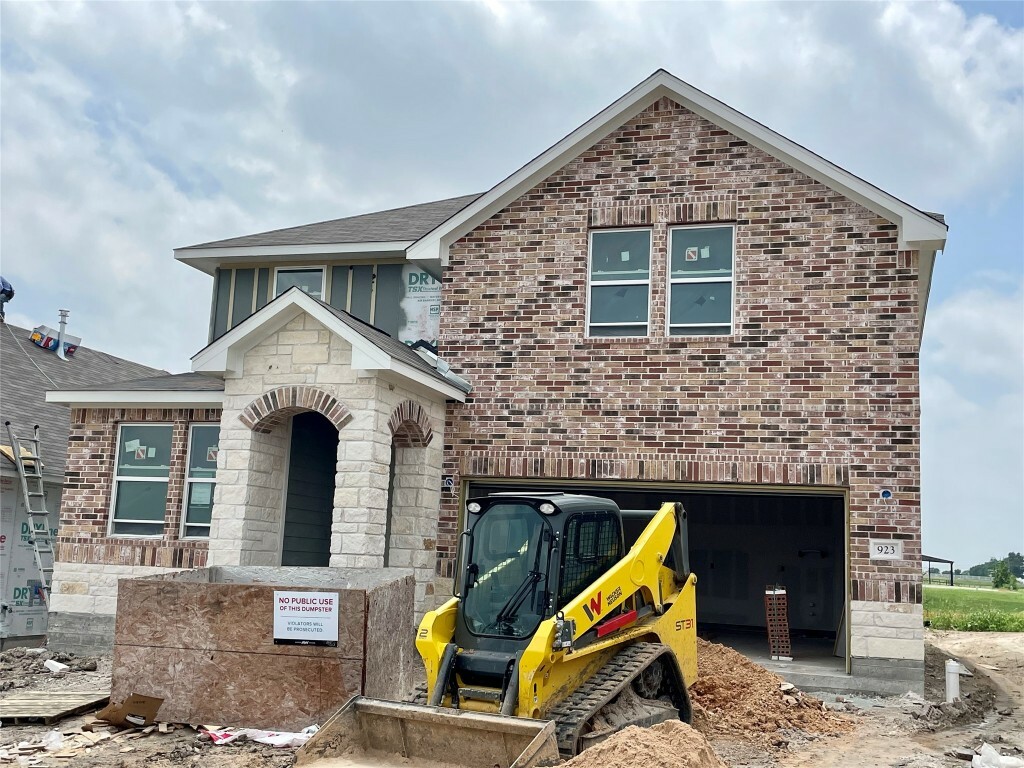Property Photo: 923 Palo Brea Loop TX 78634