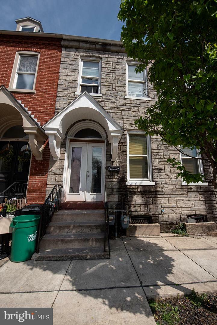 Property Photo:  33 N Charlotte Street  PA 17603 