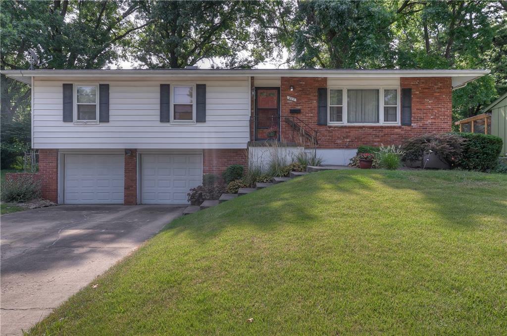 Property Photo:  623 NW Kay Drive  MO 64063 