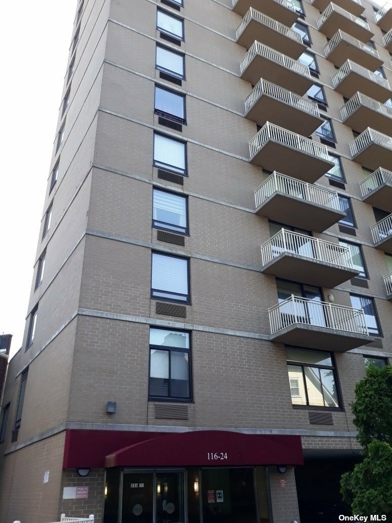 Property Photo:  116-24 Grosvenor Lane 2A  NY 11418 