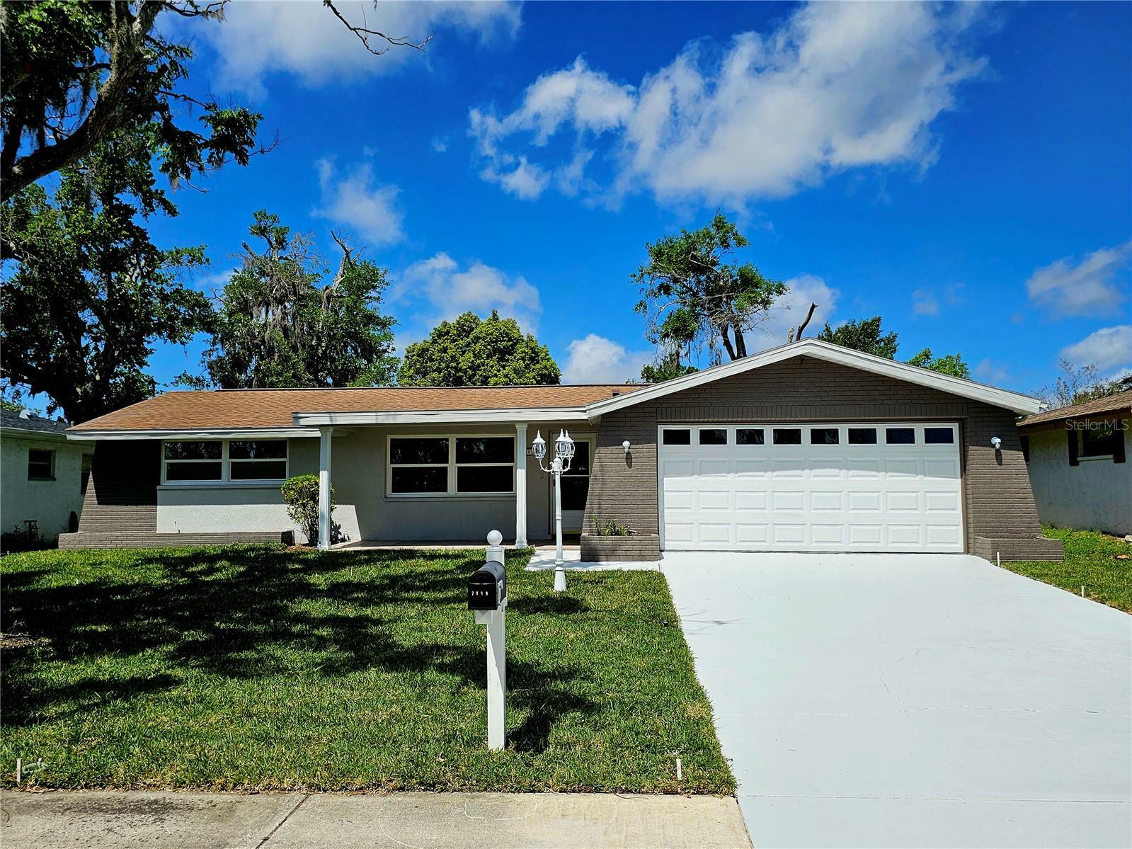 Property Photo:  7819 Cayuga Drive  FL 34653 