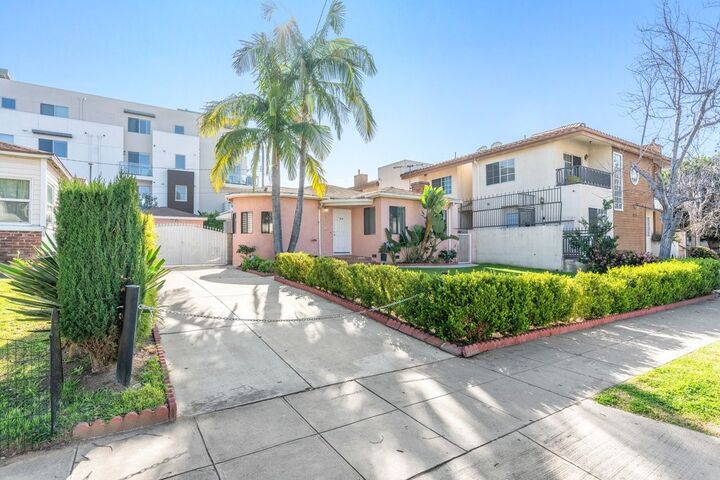 Property Photo: 812 Mariposa Street CA 91205