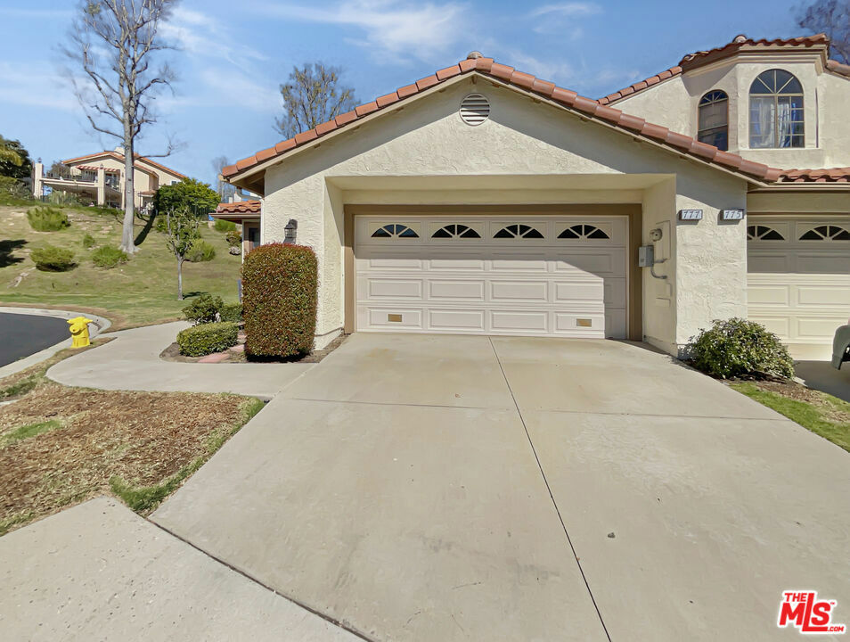 Property Photo:  777 Wind Willow Way  CA 93065 