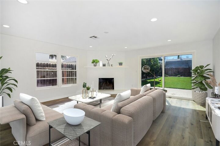 Property Photo:  21042 Ingomar Street  CA 91304 