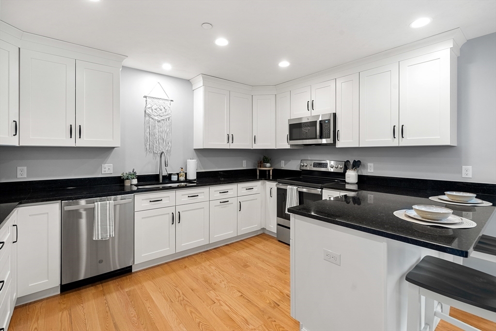 Property Photo: 168 Lowell St 6 (31) MA 01887