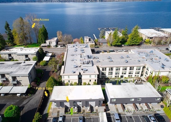 Property Photo: 10112 NE 68th Street 2 WA 98033