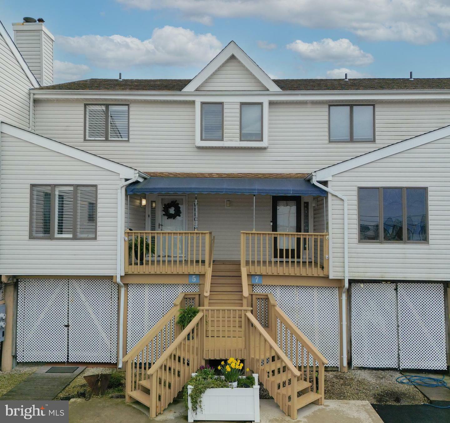 Property Photo:  5 W Playhouse  NJ 08087 