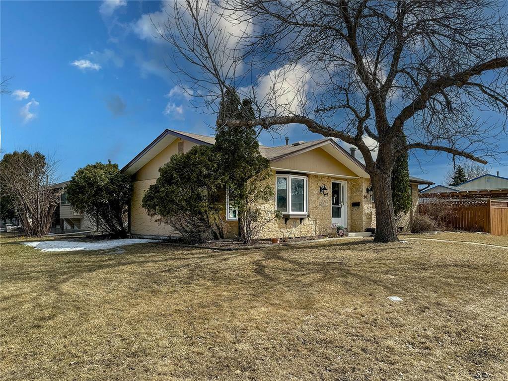 Property Photo:  54 Currie Crescent  MB R2R 0Y2 