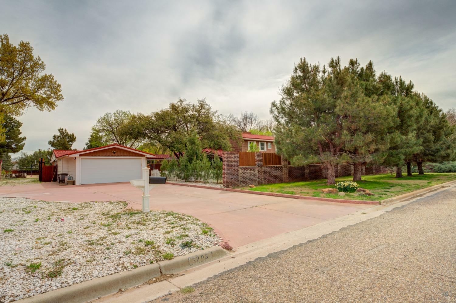 Property Photo:  2203 Wayne Avenue  TX 79407 