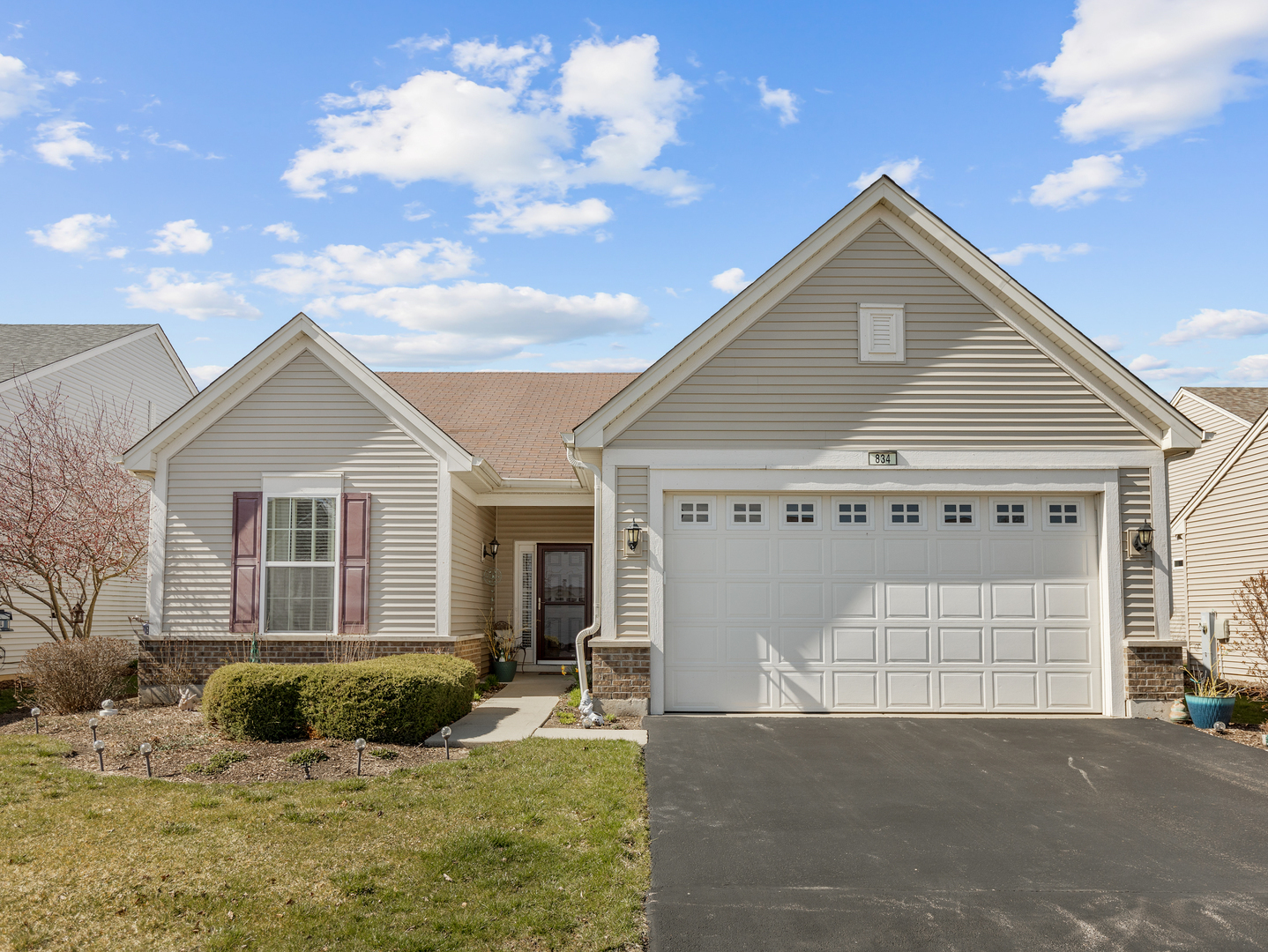 Property Photo:  834 Scottsdale Drive  IL 60140 