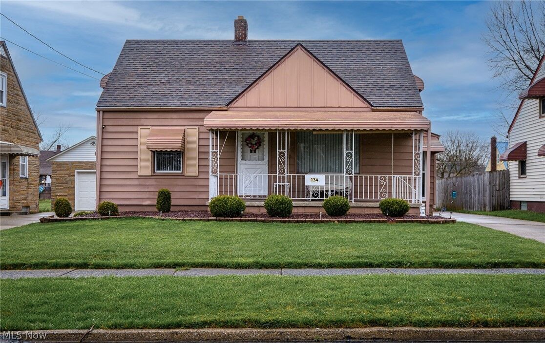 Property Photo:  134 Piccadilly Street  OH 44405 