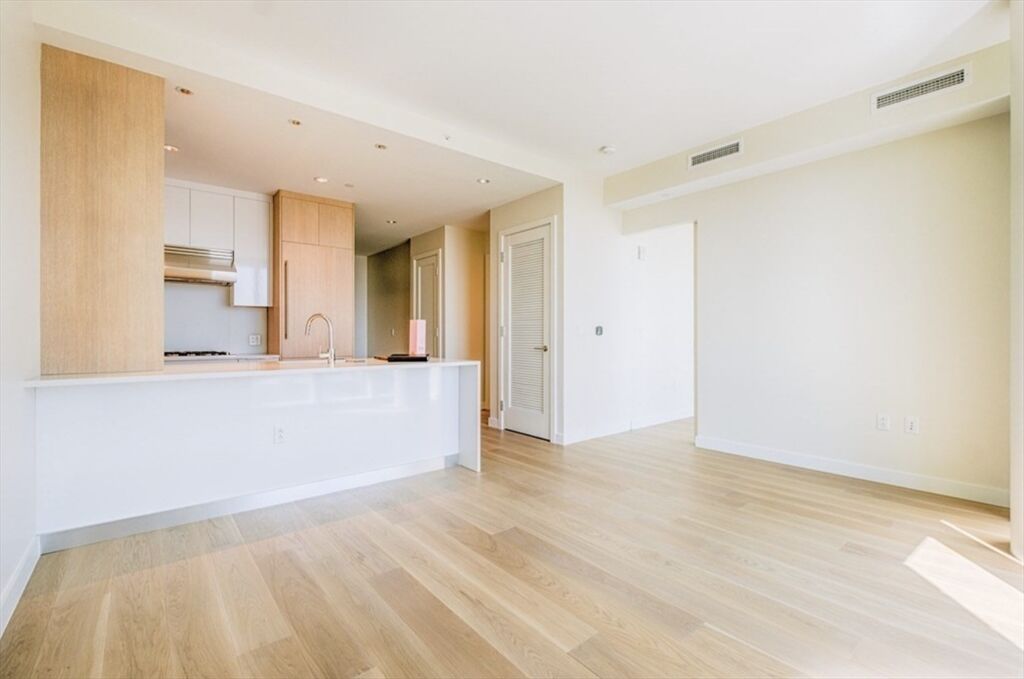 Property Photo:  188 Brookline Ave 21H  MA 02215 