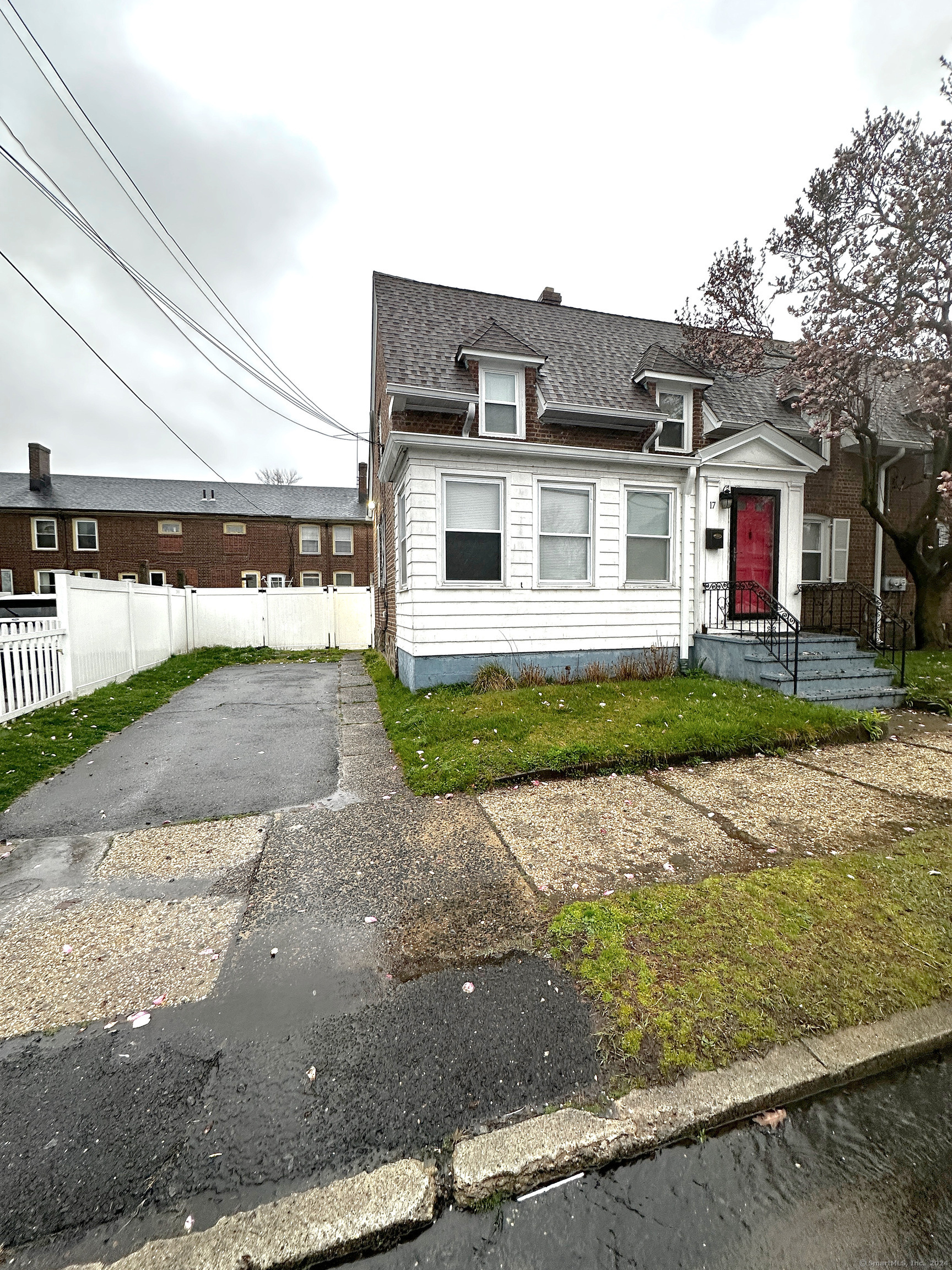 Property Photo: 17 Asylum Street CT 06610