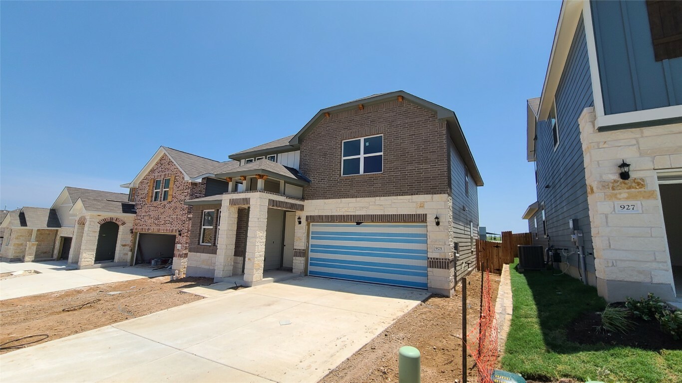 Property Photo: 925 Palo Brea Loop TX 78634