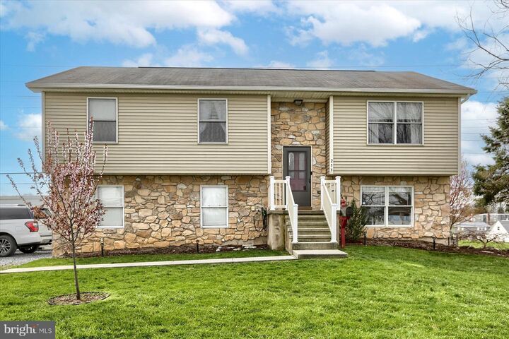 211 N East St  Hummelstown PA 17036 photo