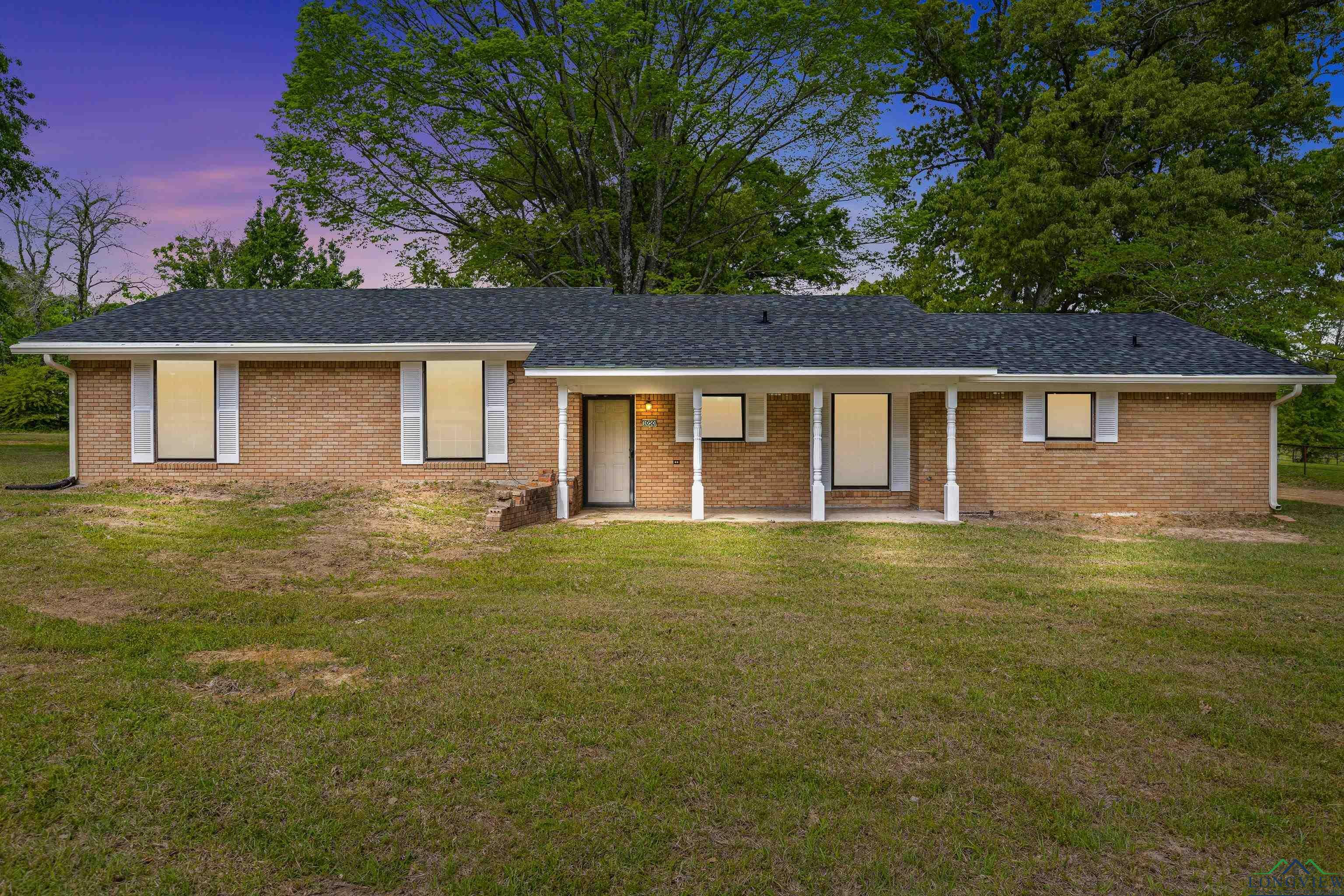 Property Photo:  1050 E Mountain Rd S  TX 75604 