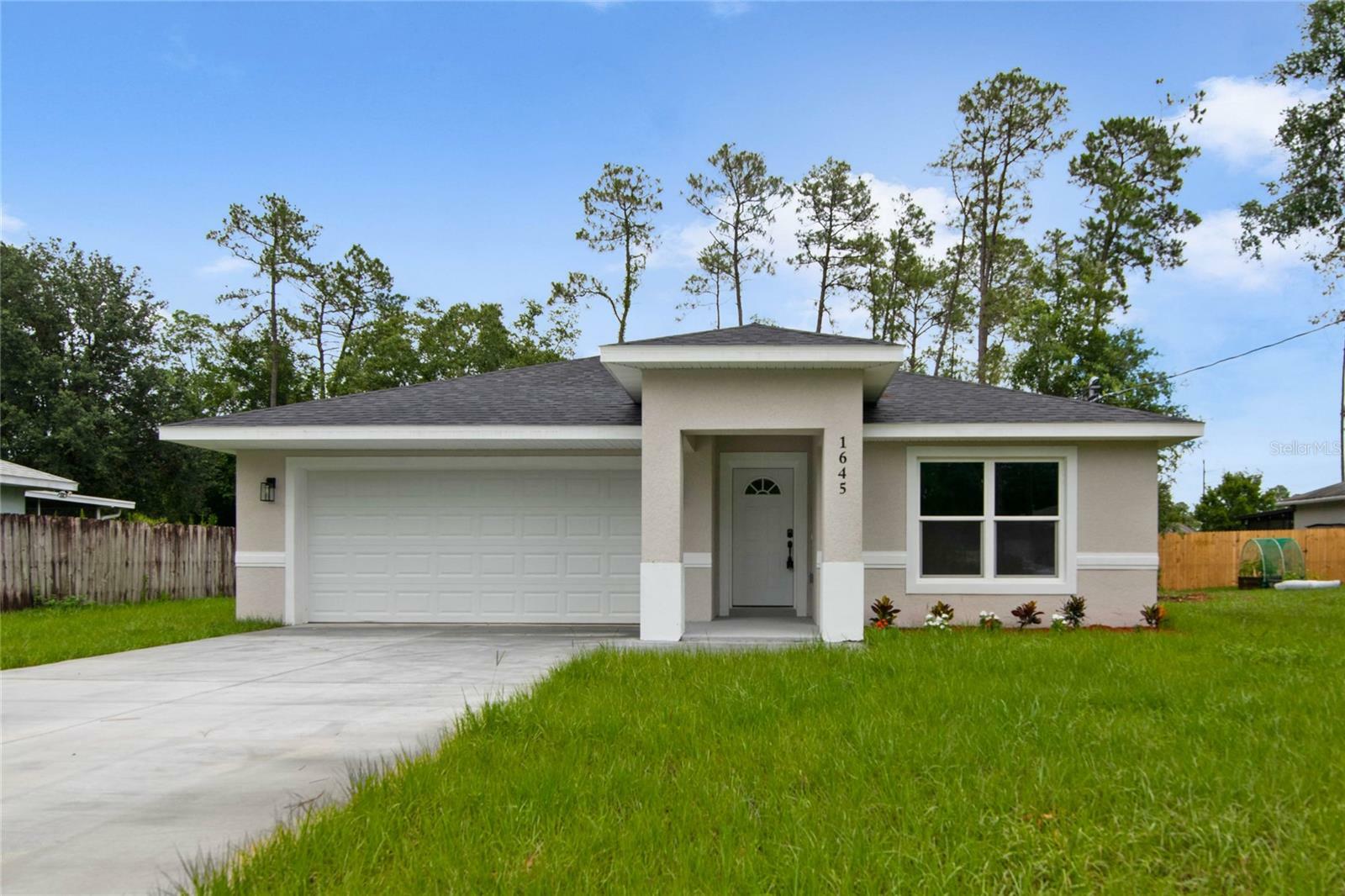 Property Photo:  1645 6th Avenue  FL 32724 