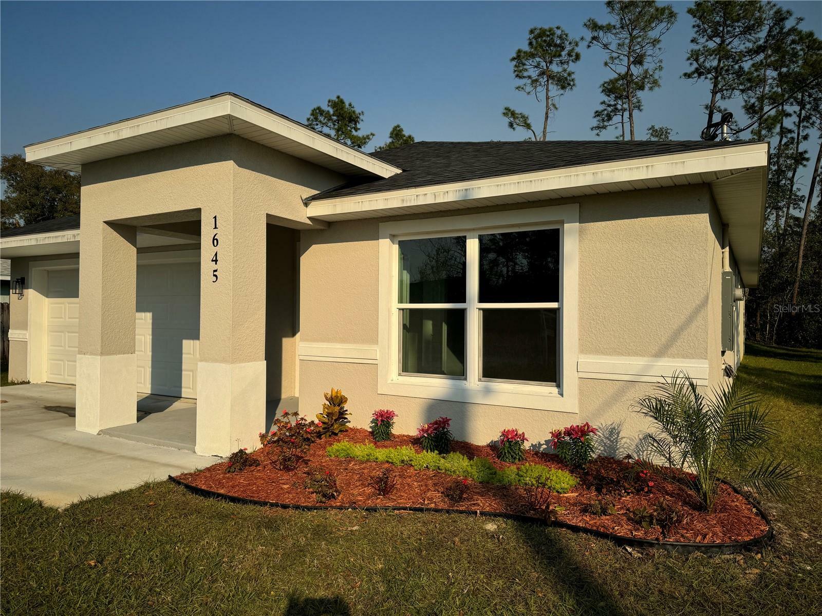 Property Photo:  1645 6th Avenue  FL 32724 