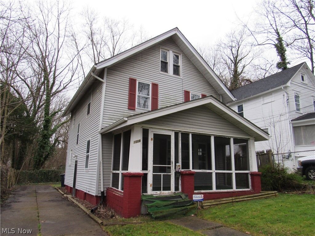 Property Photo:  1008 E Crosier Street  OH 44306 