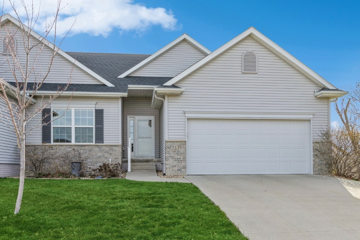 Property Photo:  517 Stone Hedge Drive NW  IA 52405 