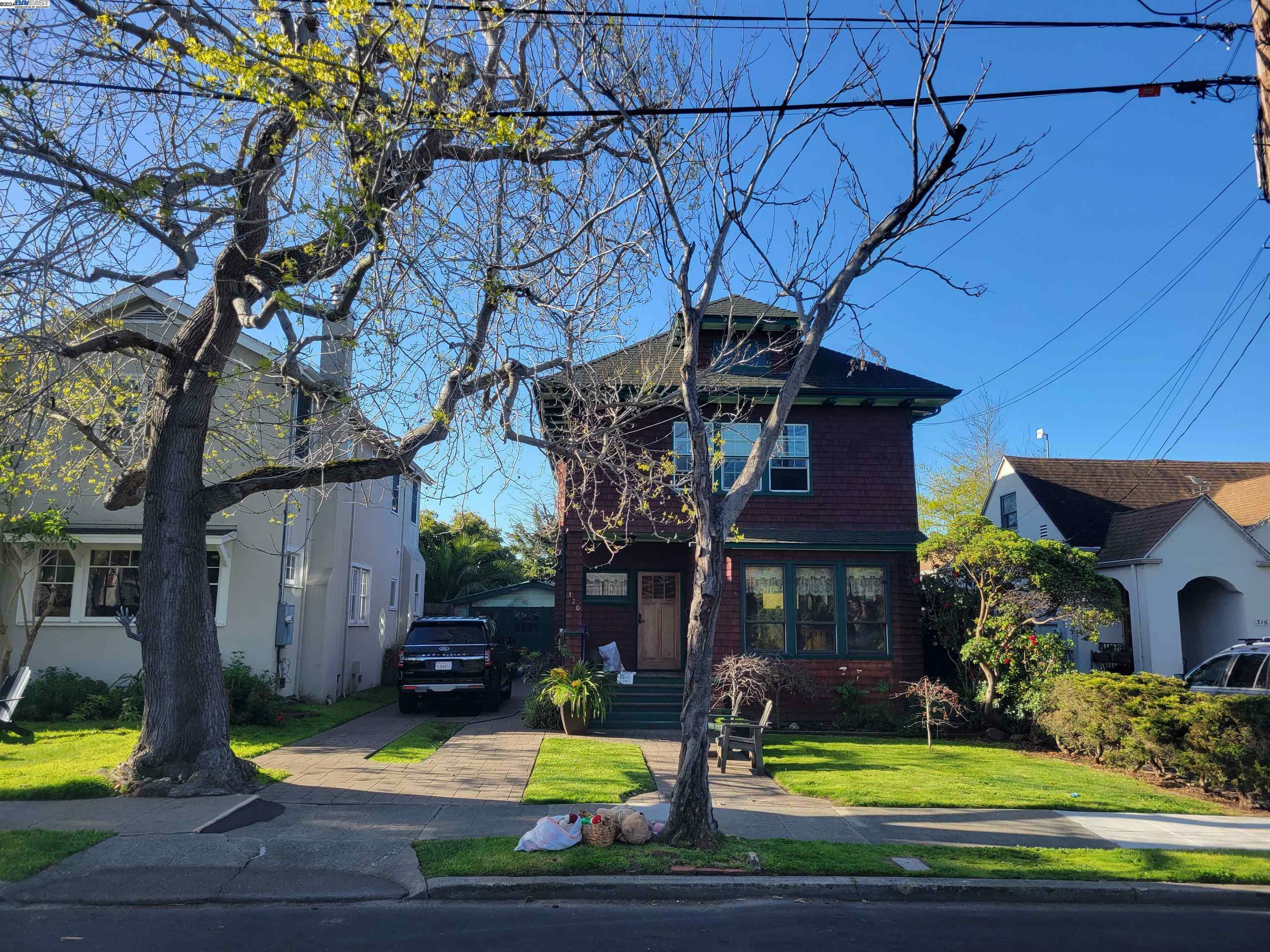 Property Photo:  320 Haight Ave  CA 94501 