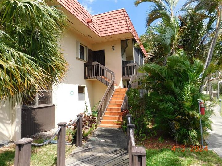 Property Photo:  840 NE 199th St 208B  FL 33179 