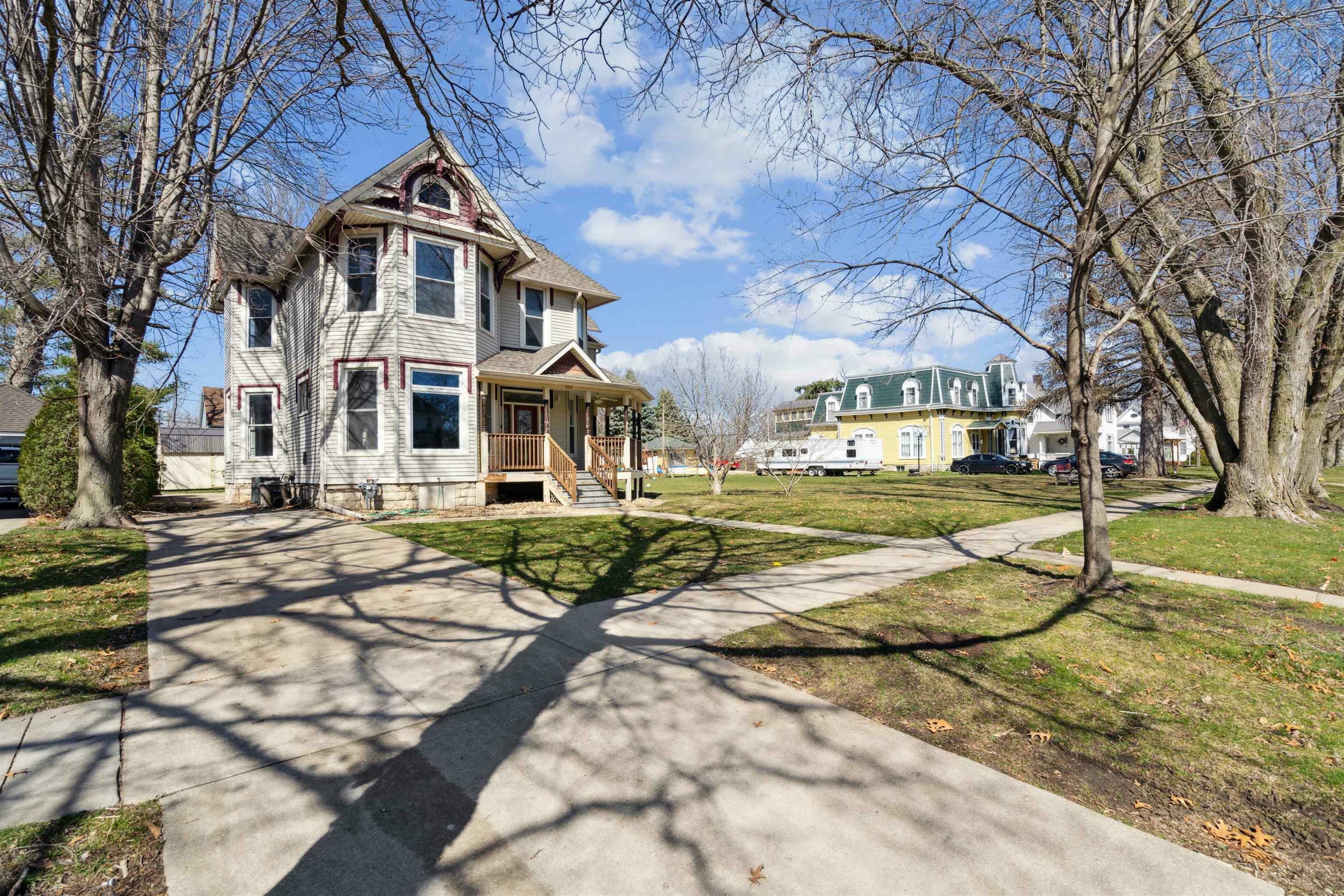 Property Photo:  208 E Union Street  IA 52057 