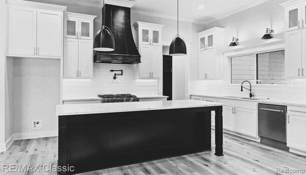 Property Photo: 5018 Northlawn (Ranch) Drive MI 48310 6618