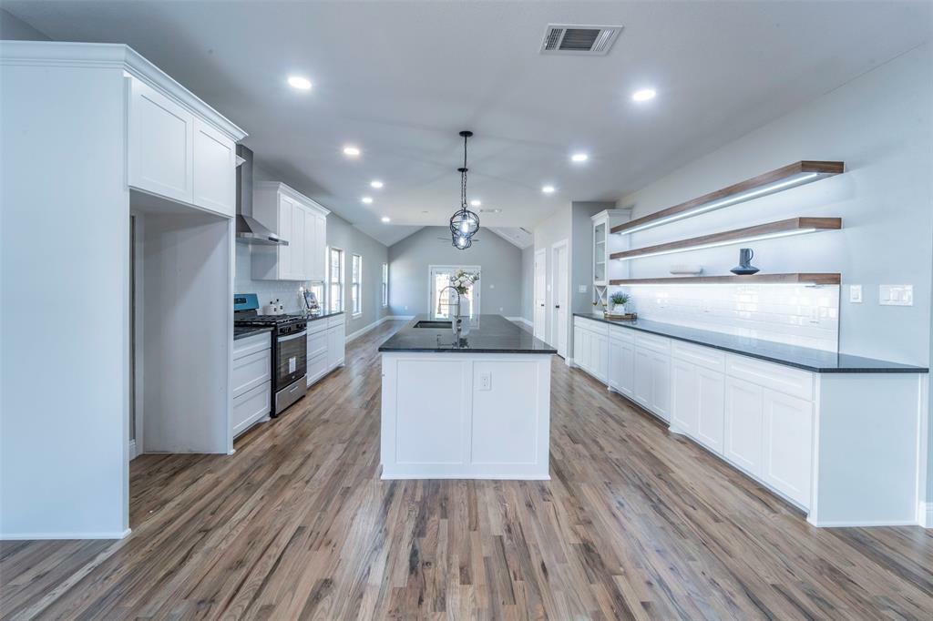 Property Photo:  202 S Oak Cliff Boulevard  TX 75208 