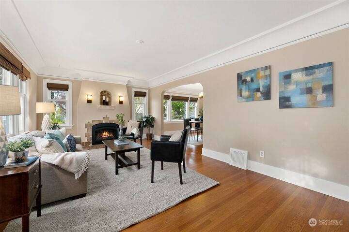 Property Photo: 5768 28th Avenue NE WA 98105