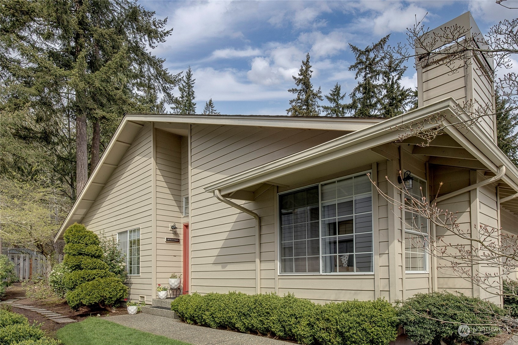 Property Photo:  16165 SE 33rd Circle  WA 98008 