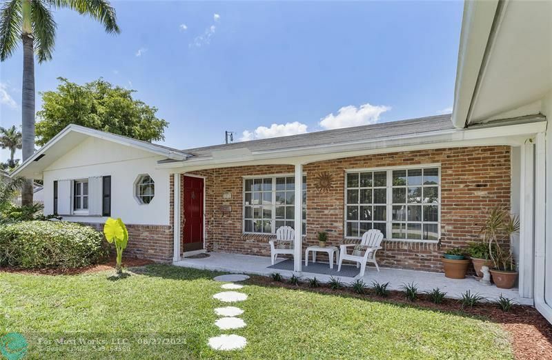 Property Photo:  1011 SE 12th Ave  FL 33441 