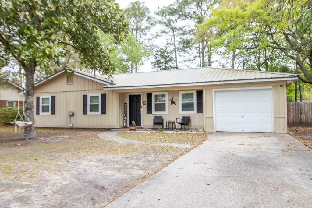 Property Photo:  204 Honeylane Circle  GA 31313 