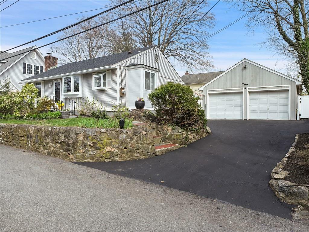 Property Photo:  27 Hunter Place  NY 10520 