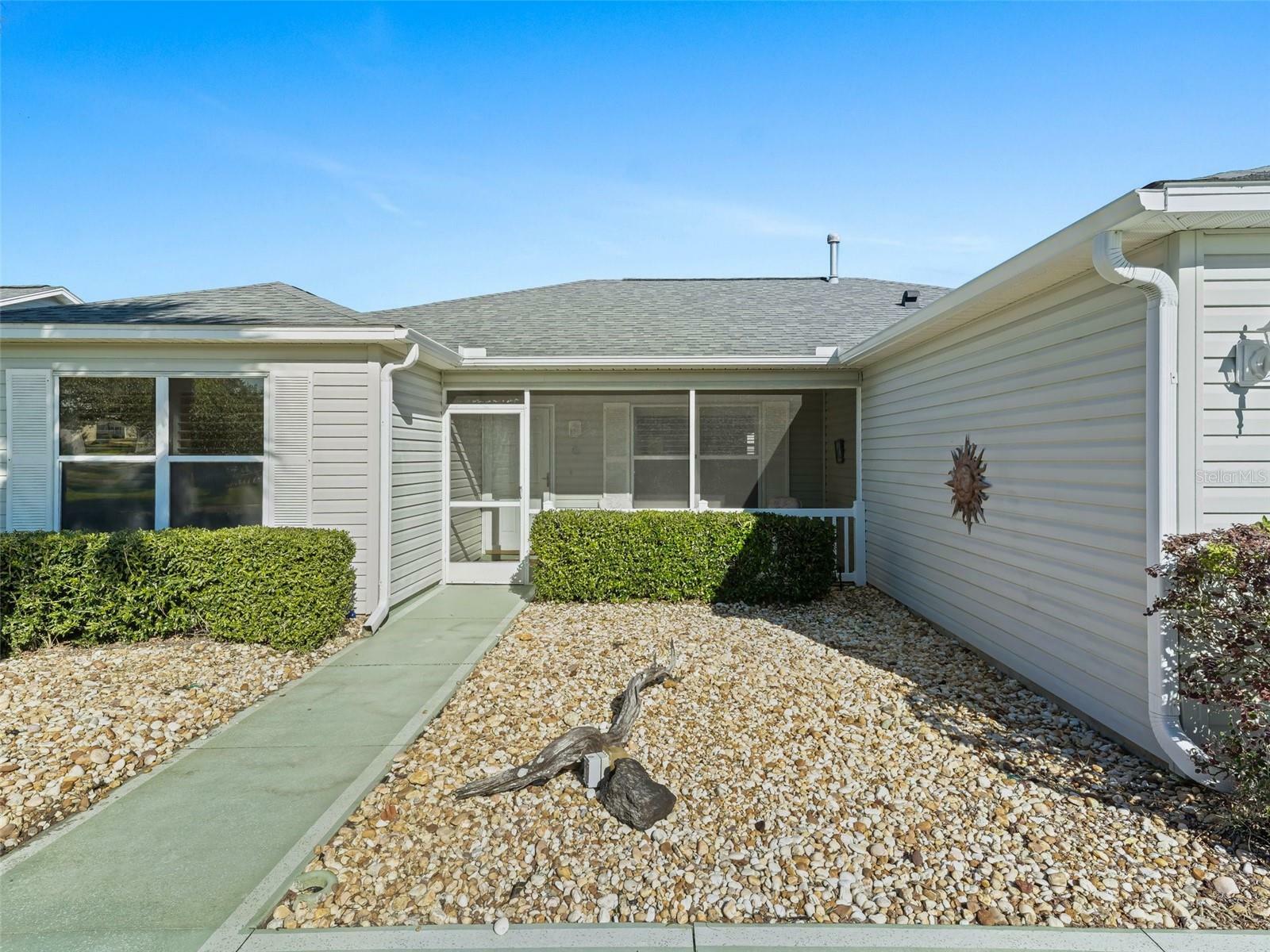 Property Photo: 8127 SE 175th Columbia Place FL 32162