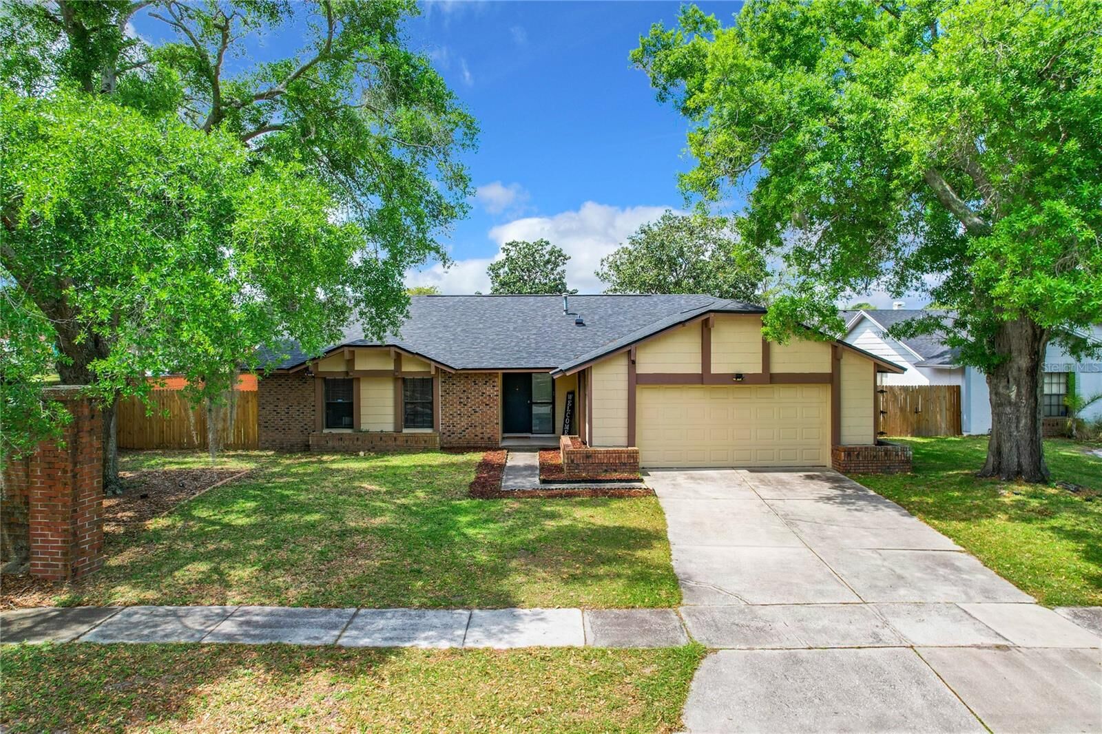 Property Photo: 966 Logenberry Trail FL 32708