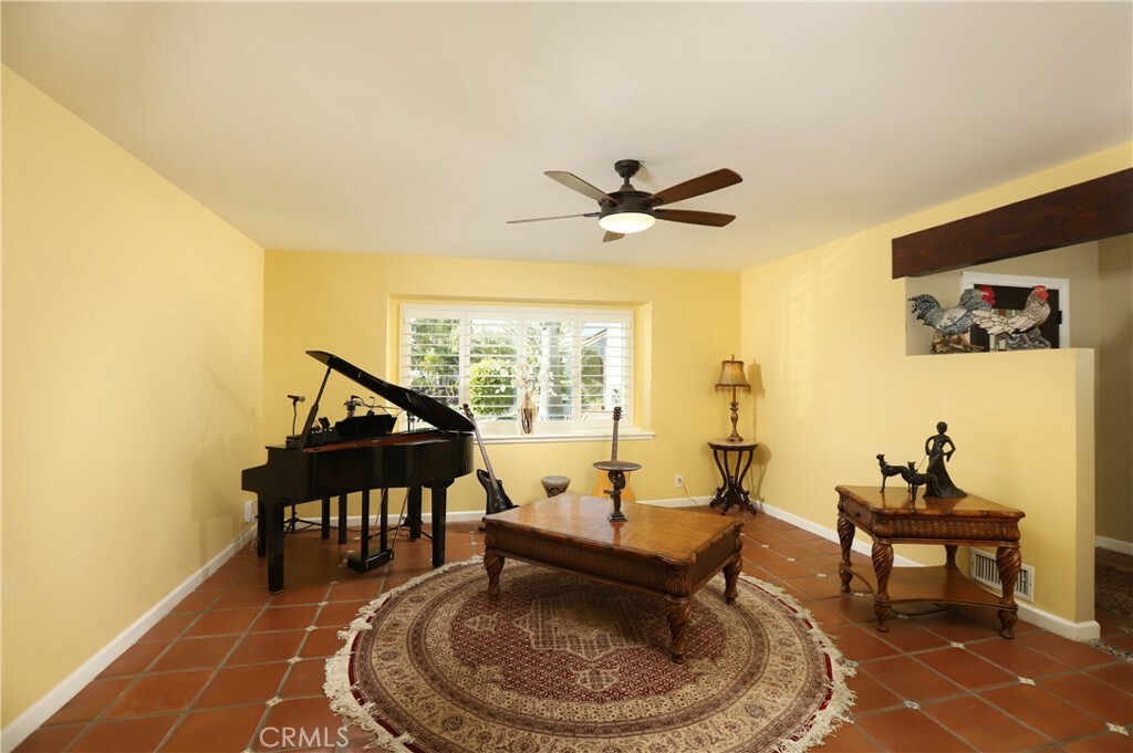 Property Photo:  300 Parkwood Drive  CA 91202 