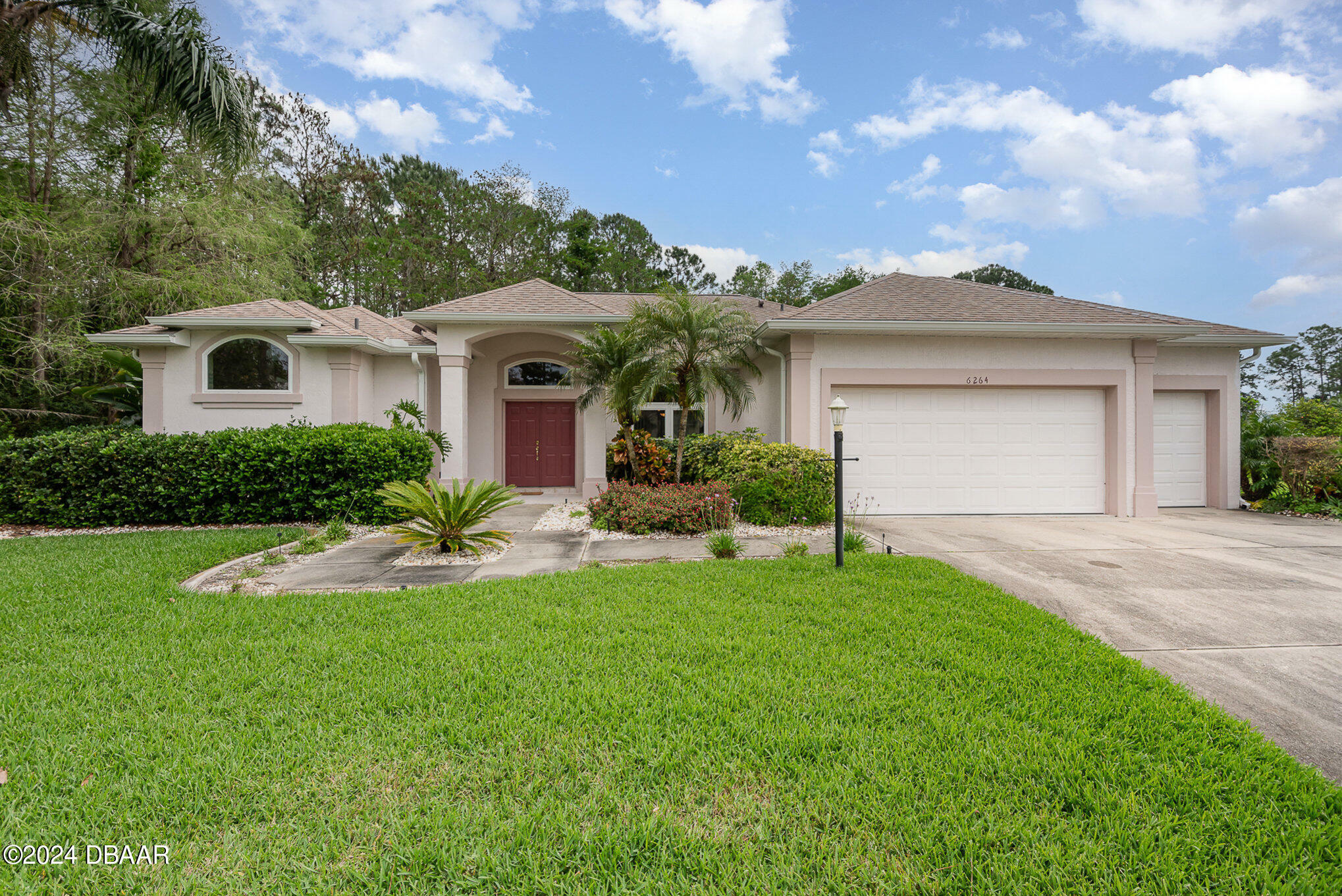 Property Photo: 6264 Saint Thomas Court FL 32128