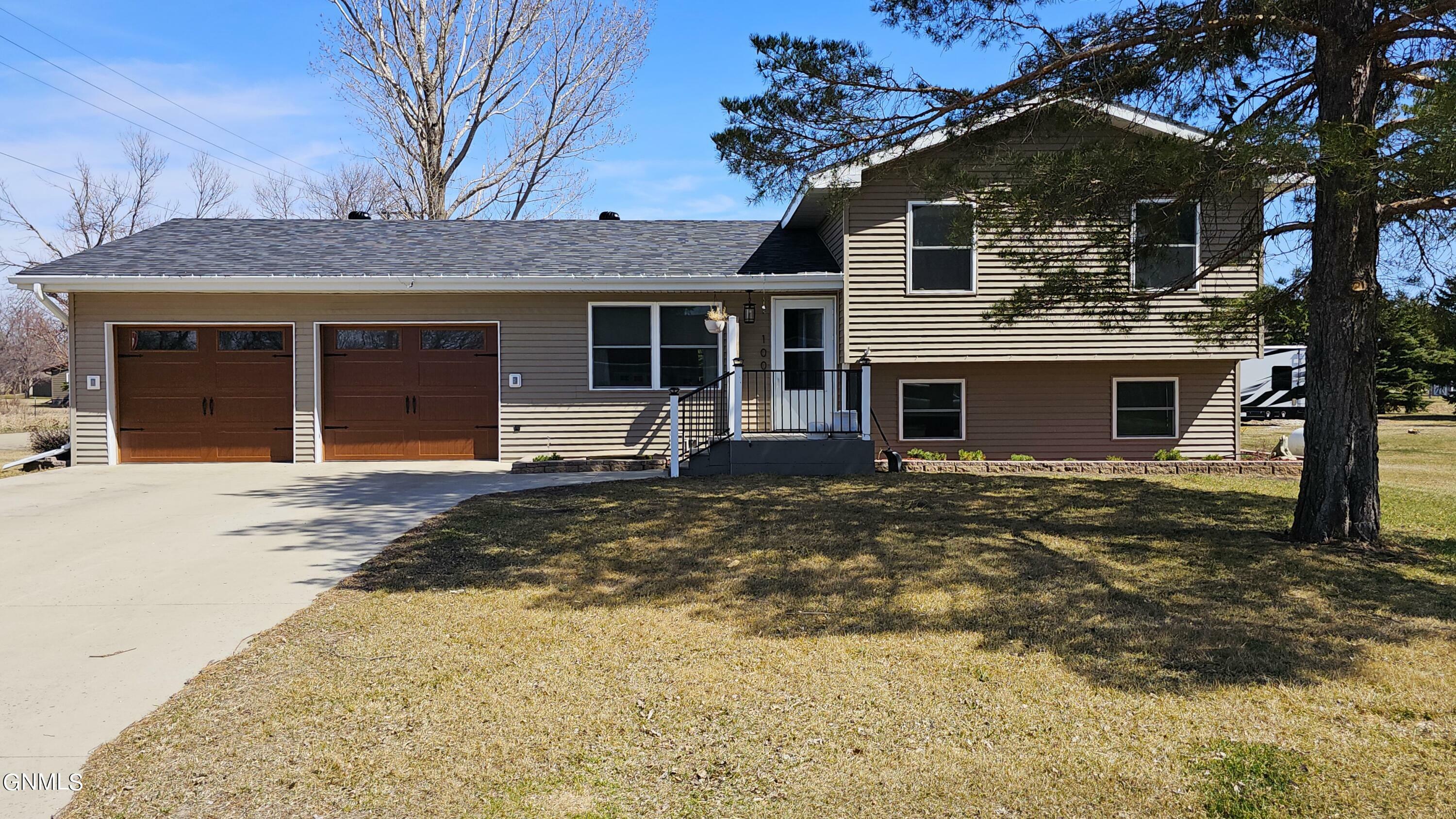 Property Photo:  100 Prairieview Drive  ND 58436 