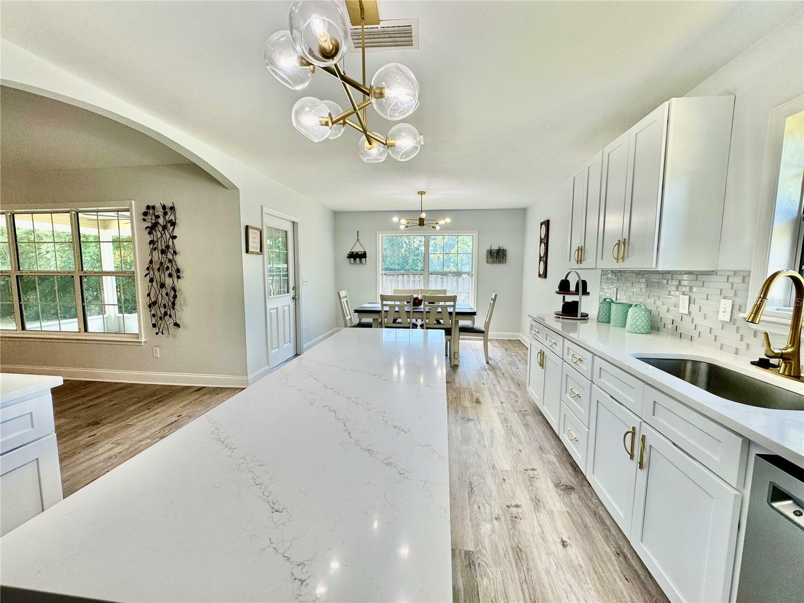 Property Photo: 944 NW 256th Terrace FL 32669
