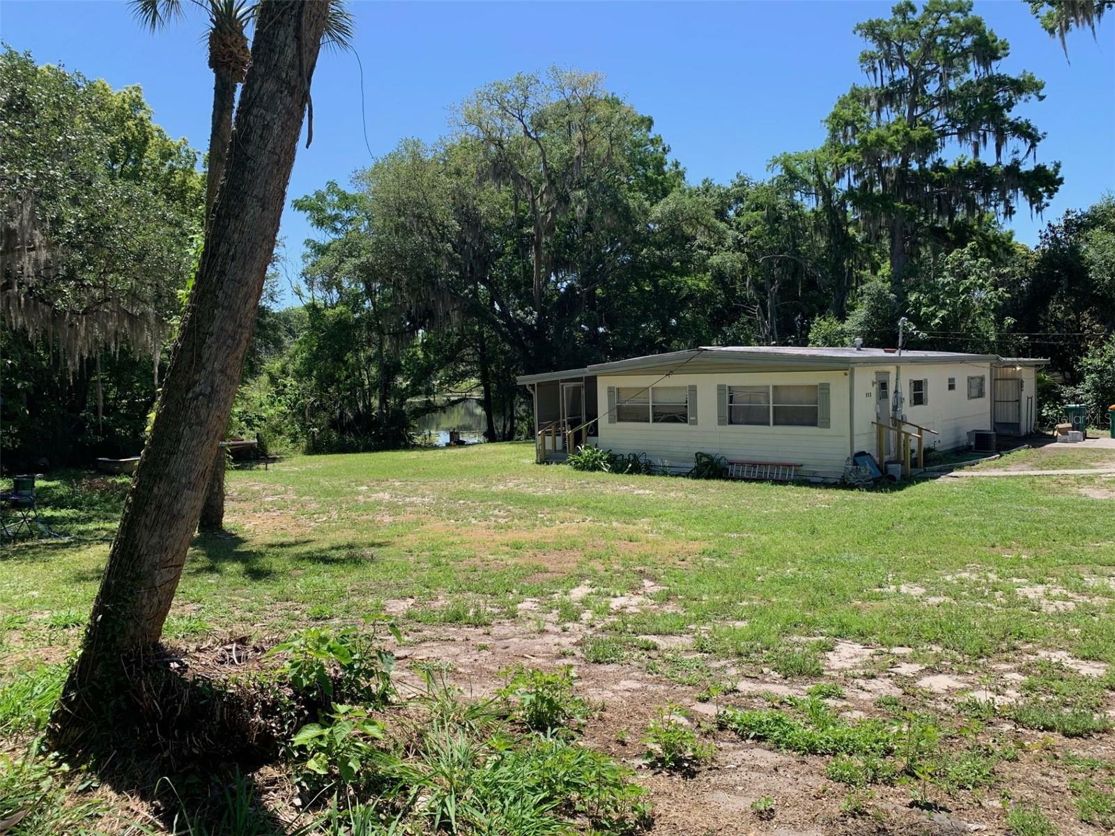 Property Photo:  213 W Mirror Lake Drive  FL 34731 