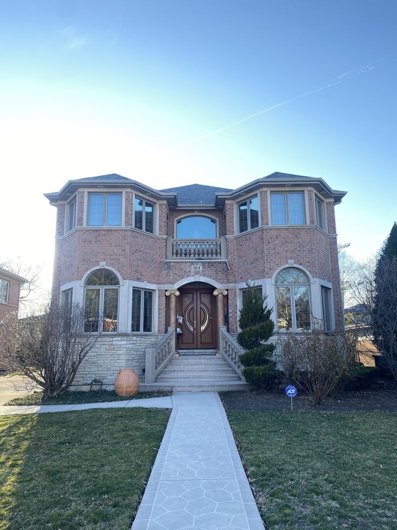 Property Photo: 814 Sylviawood Avenue IL 60068