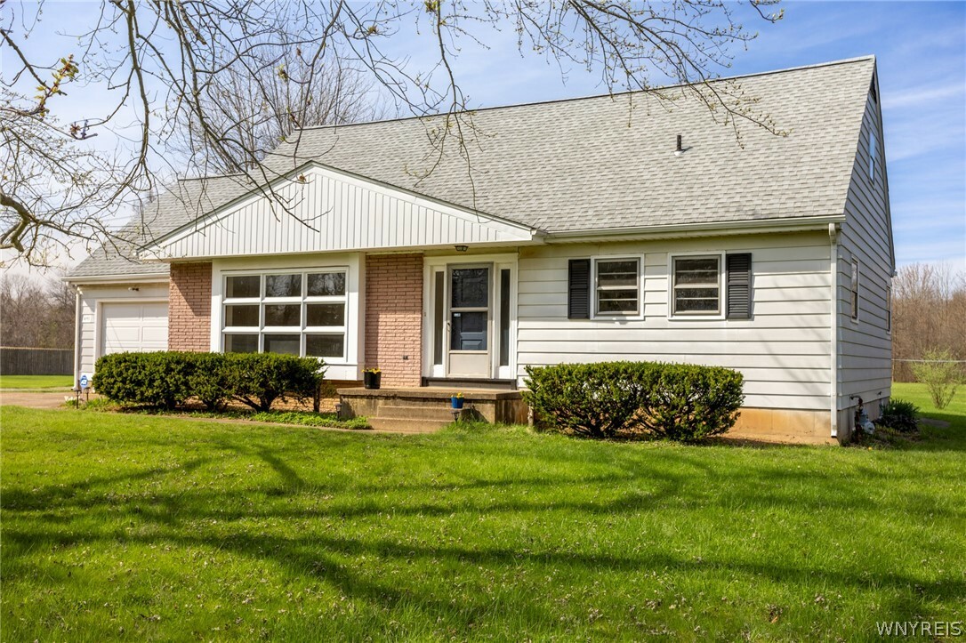 Property Photo:  841 Swann Road  NY 14174 