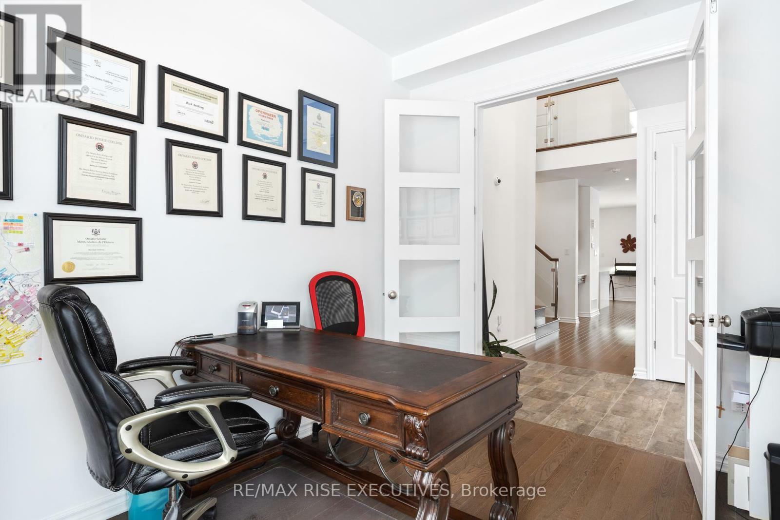 Property Photo:  165 Finsbury Avenue  ON K2S 2P5 