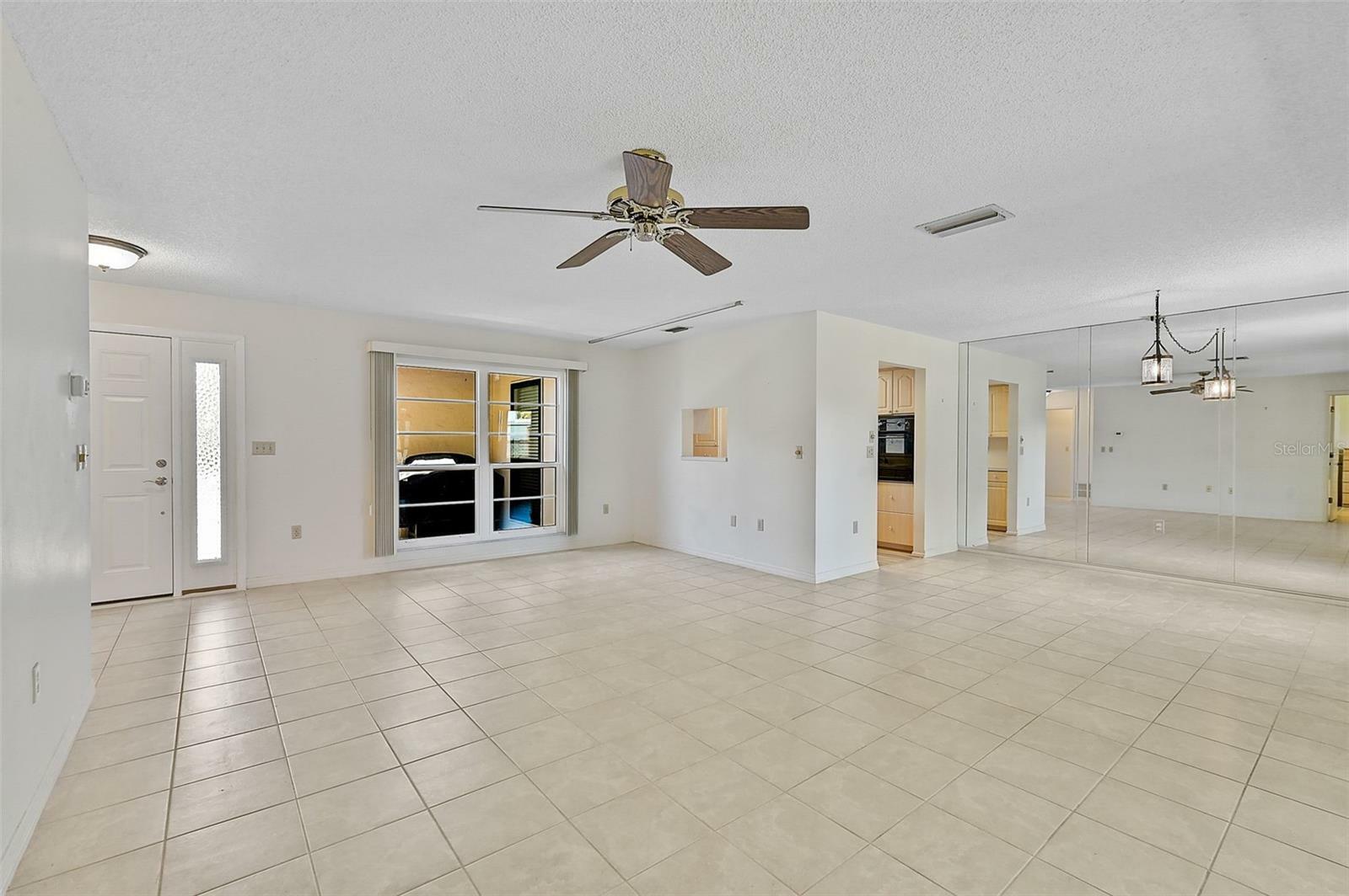 Property Photo:  3115 Glen Elyn Boulevard 8  FL 34237 