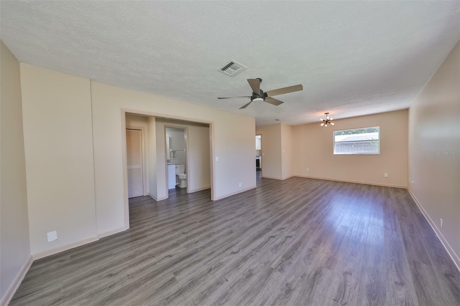 Property Photo:  2216 Sherbrook Drive  FL 33594 