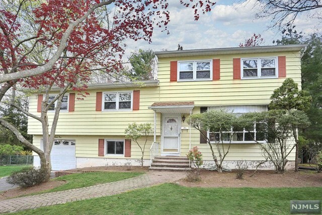 Property Photo:  25 Cooper Place  NJ 07640 