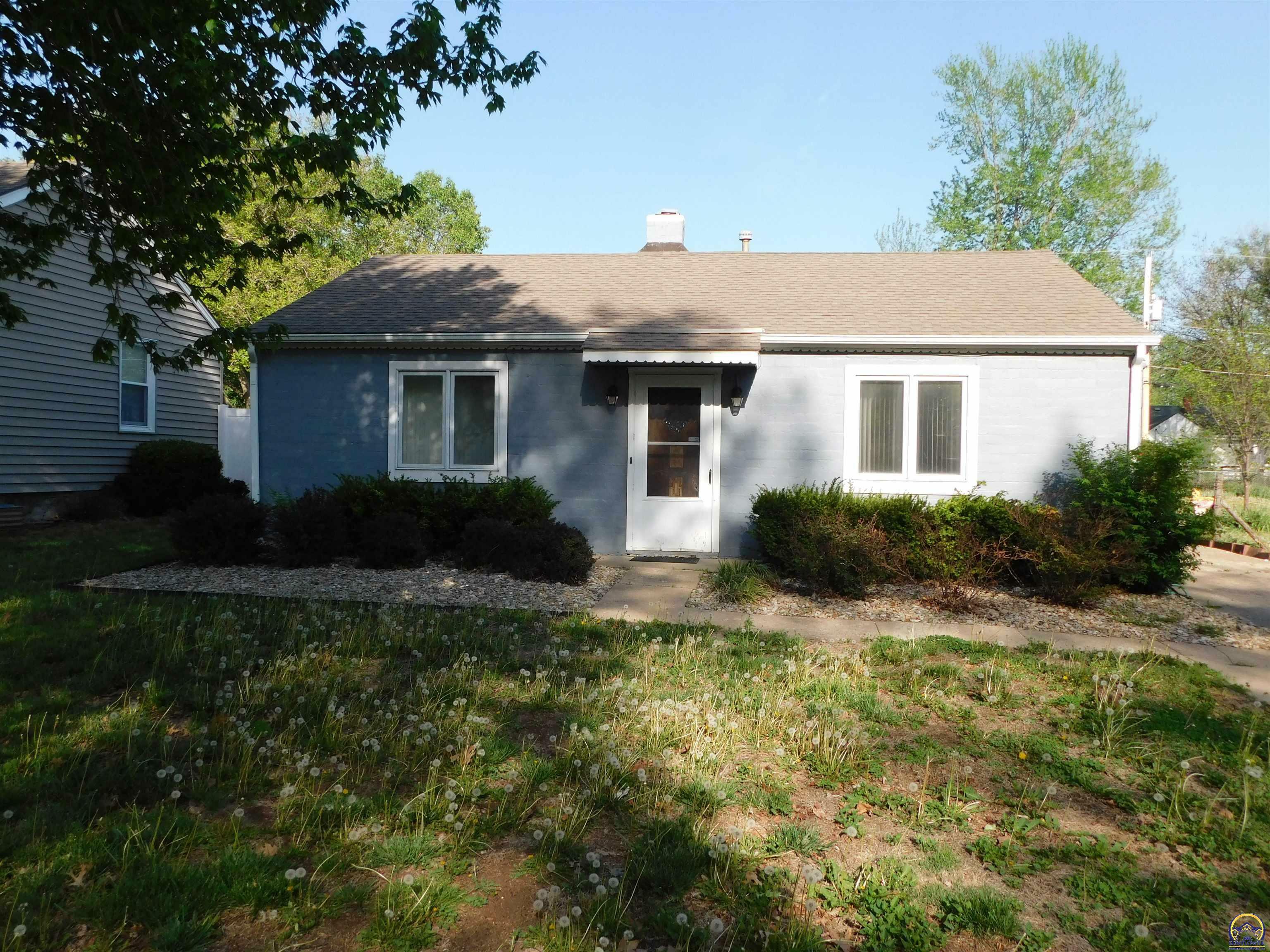 Property Photo:  814 SW Saline St  KS 66606 