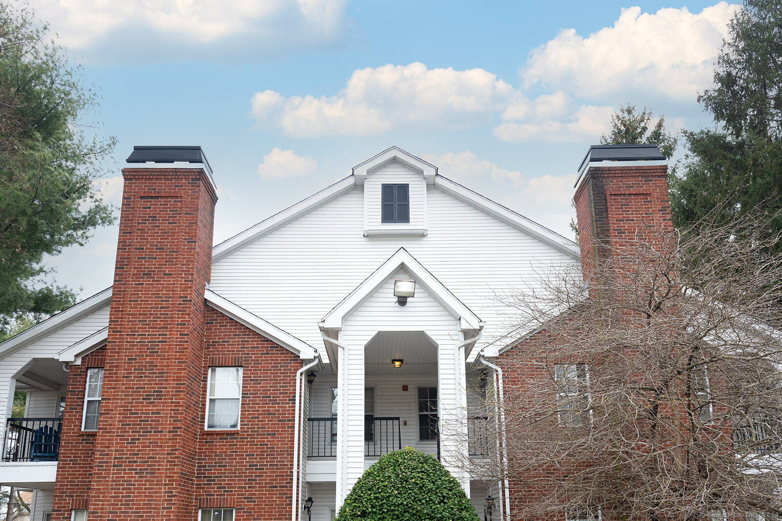 Property Photo: 31 High Street Apt 11201 CT 06118