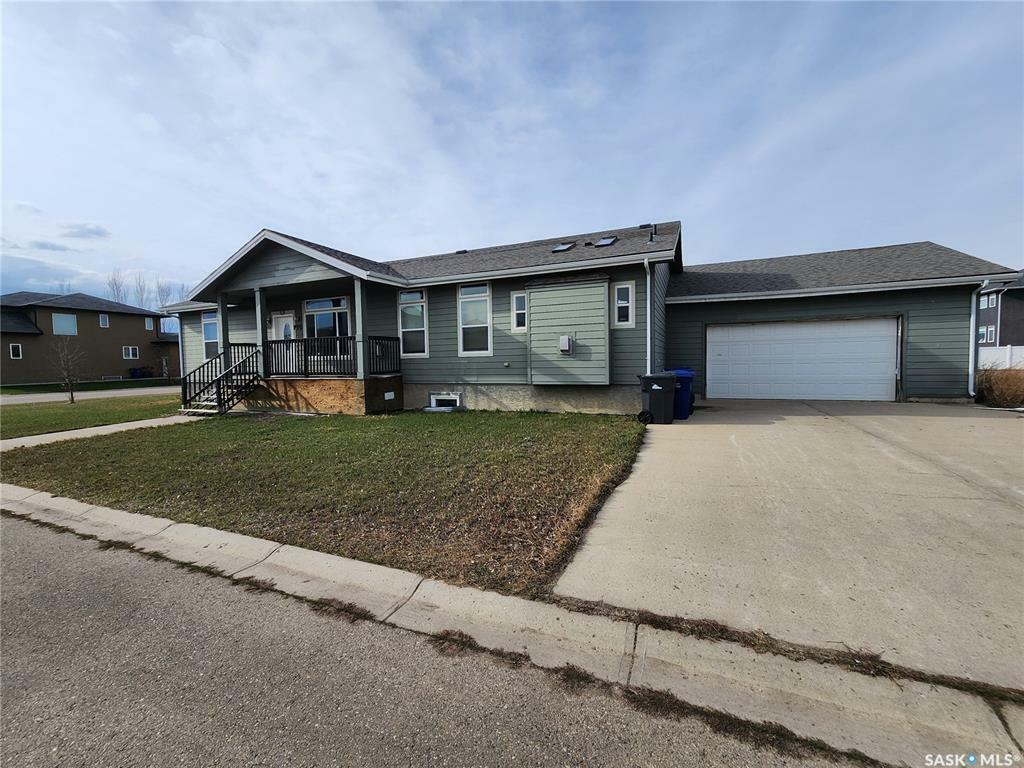 Property Photo:  770 Johnston Drive NE  SK S4H 3M6 